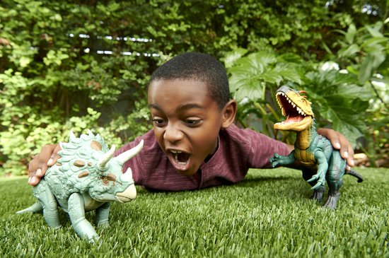 Mattel Jurassic World Triceratops Mega Actie HTK79